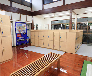 月見湯温泉内の脱衣所