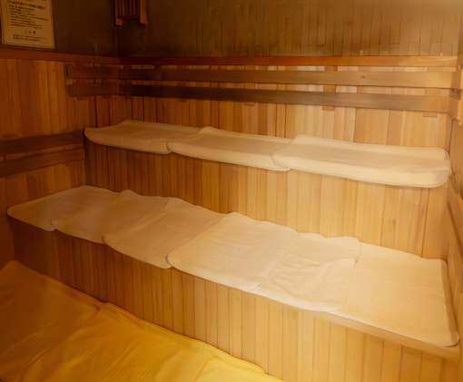 座席は2段になっています。